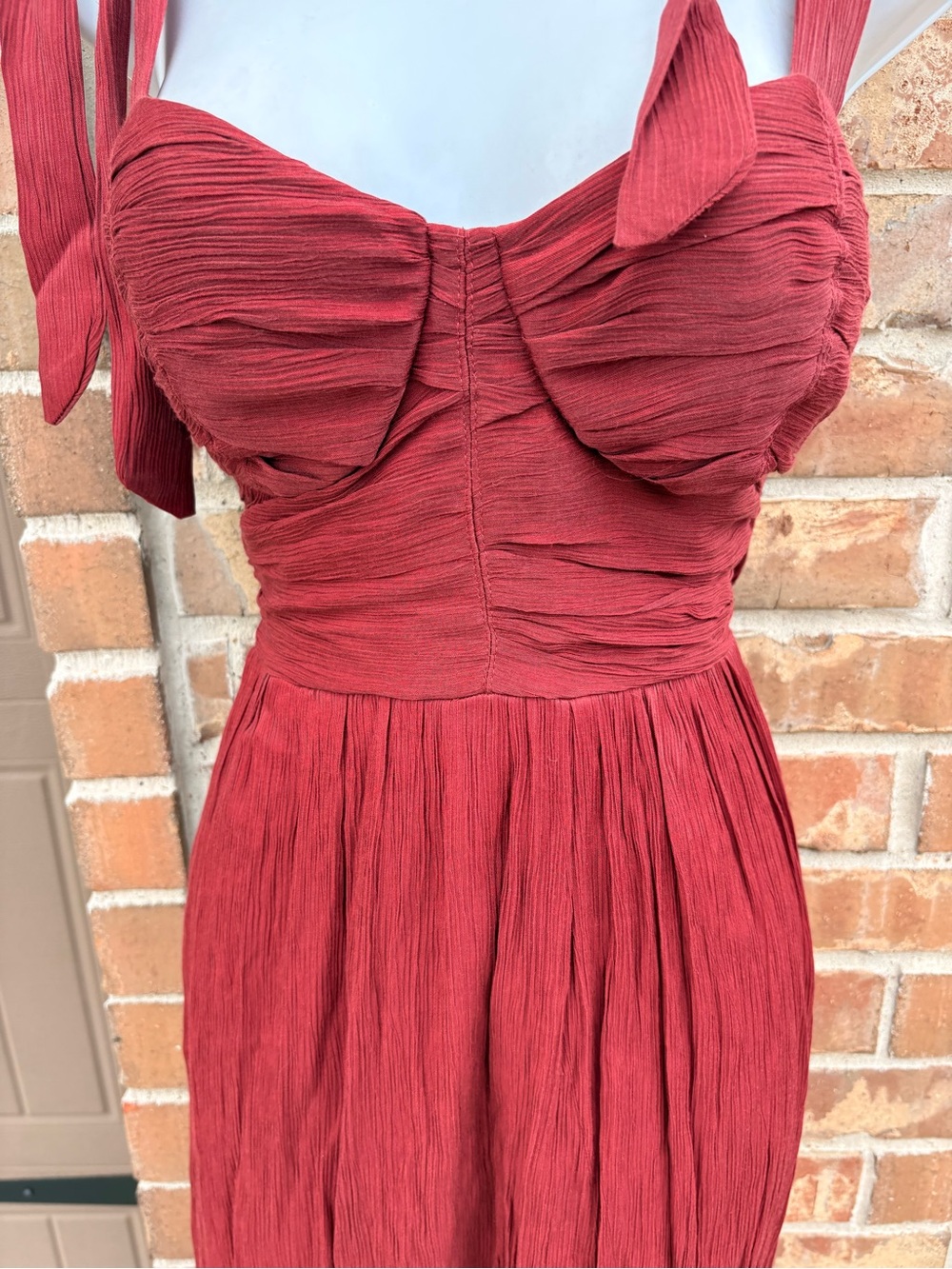 Blu Pepper Burgundy Metallic Tie Shoulder
Ruched Smocked Midi Dress Womens M - Picture 7 of 11